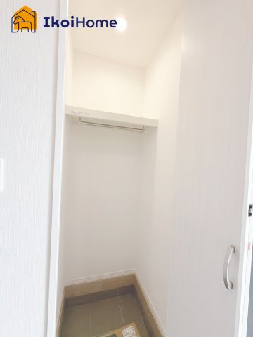 明石市二見町東二見1310-10　全6棟B号棟　新築戸建の収納|【ホームページに現地動画掲載中】●年中無休：当日予約可●玄関にはSICも完備！ベビーカー等も置けます