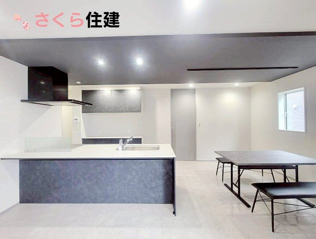 タマタウン宝木町　1号棟のキッチン|対面式システムで家族とコミュニケーションをとりながら家事ができます◎