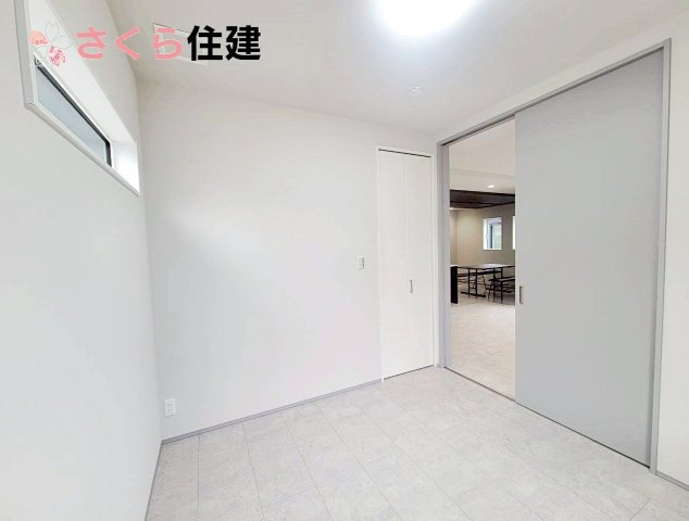 タマタウン宝木町　1号棟の洋室|リビングの隣の4.5帖の洋室
