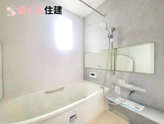 タマタウン宝木町　1号棟の浴室|1坪タイプの浴室は、浴室暖房乾燥機付きで冬は暖かく、雨の多い時期にはお洗濯の乾燥に大活躍です。