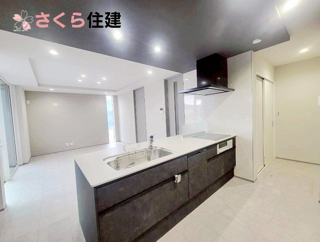 タマタウン宝木町　1号棟のキッチン|黒を基調としたオシャレなキッチン