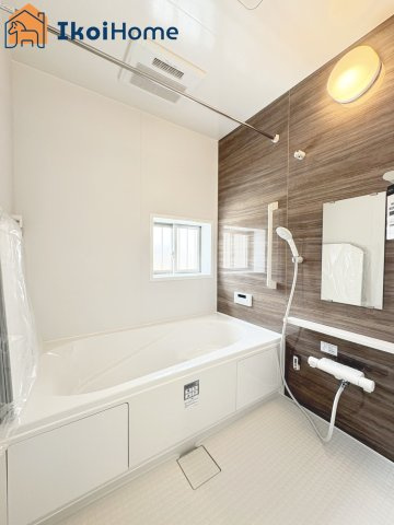 明石市二見町東二見1310-10　全6棟C号棟　新築戸建の浴室|【ホームページに現地動画掲載中】●年中無休：当日予約可●小窓があり換気良好！清潔な空間を保てます