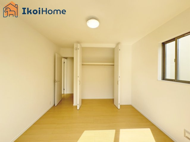 明石市二見町東二見1310-10　全6棟C号棟　新築戸建の寝室|【ホームページに現地動画掲載中】●年中無休：当日予約可●広々とした2階の洋室です。クローゼットも完備