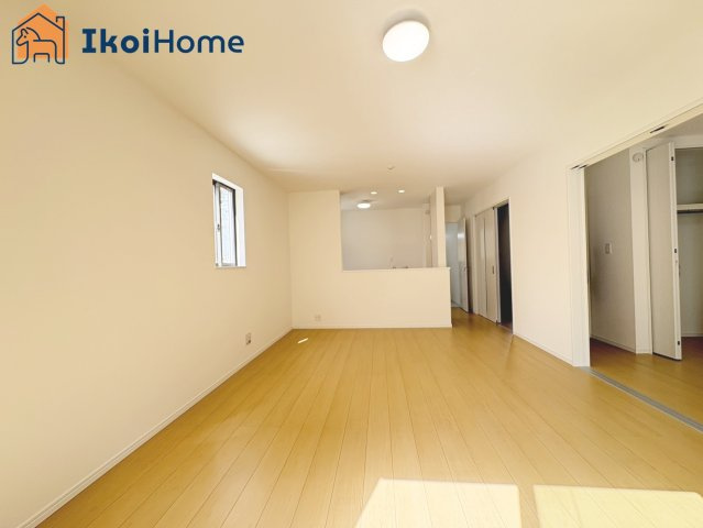 明石市二見町東二見1310-10　全6棟C号棟　新築戸建の居間・リビング|【ホームページに現地動画掲載中】●年中無休：当日予約可●リビングは長方形で家具を配置しやすい間取り！