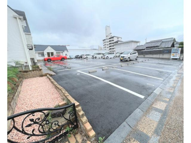 iハイツ五軒邸A棟の駐車場