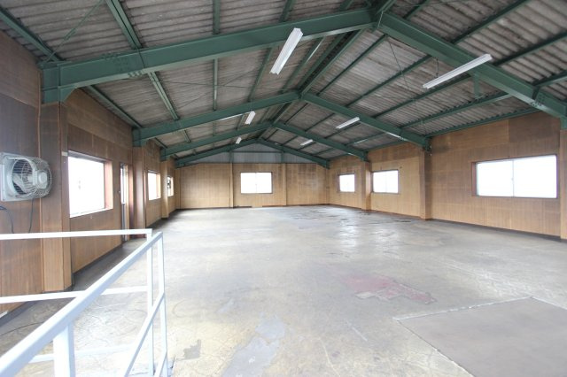 十方町１４８倉庫の内装