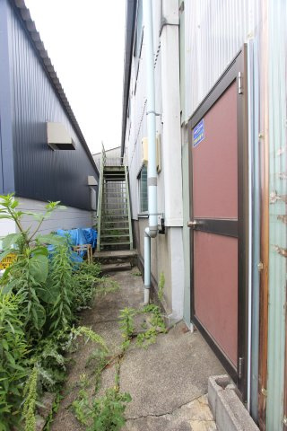 十方町１４８倉庫のエントランス