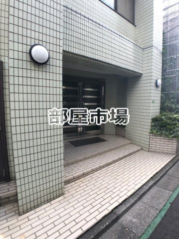 プエルト西日暮里のエントランス
