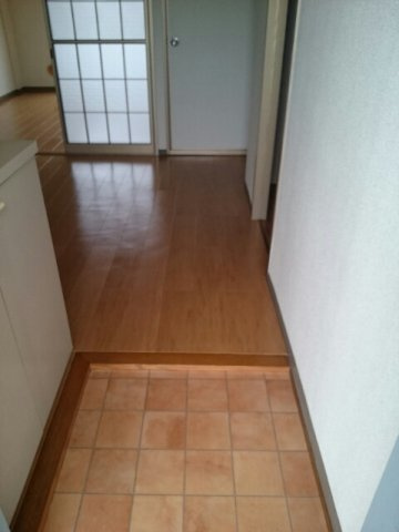 サンハイツ三潴の玄関