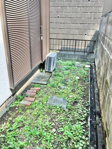 駒岡テラスハウス２号棟の庭