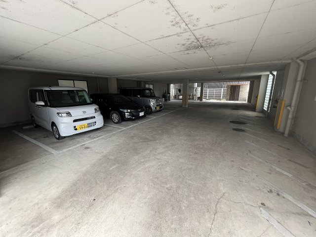 ループ千里丘の駐車場