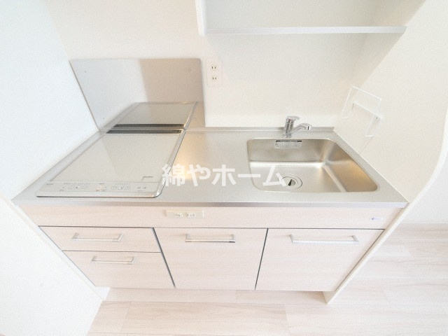 セレニテ桜川駅前プリエのキッチン|コンパクトなキッチンで掃除もラクラク