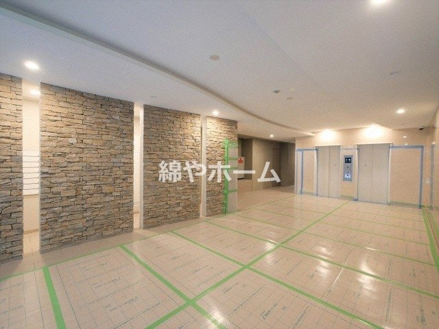 セレニテ桜川駅前プリエのロビー|建物の内部です