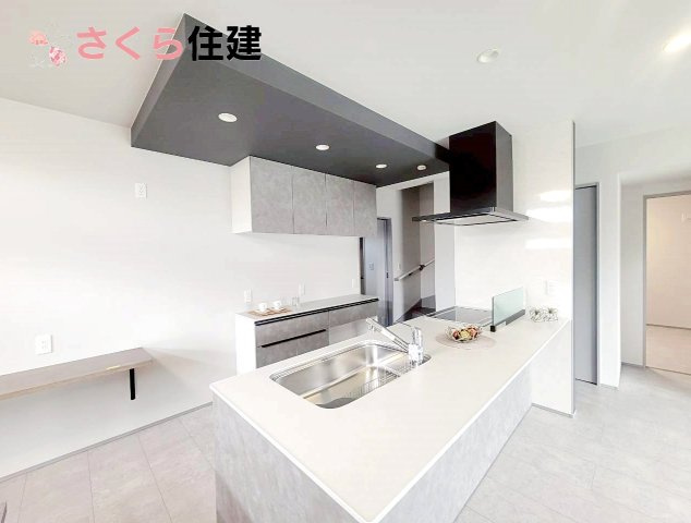 タマタウン宝木町　2号棟のキッチン|対面式システムキッチンは家族の様子を伺いながら家事ができます
