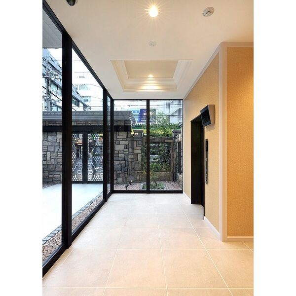 スプランディッド新大阪キャトルのロビー