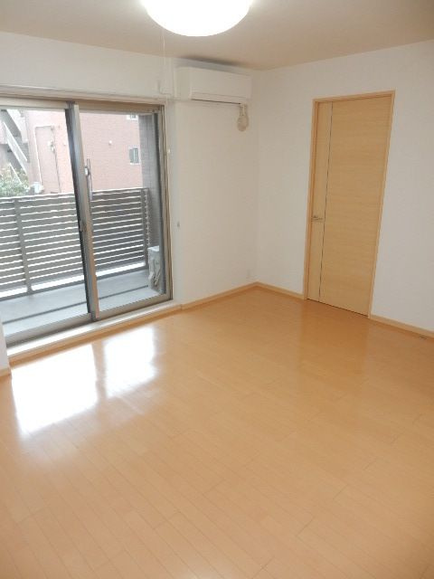 リバーサイド　ガーデンの居間・リビング
