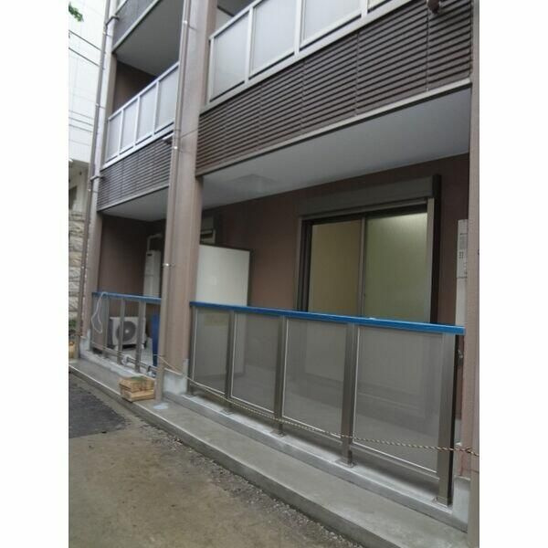 Empereur　Fer　CALMEのエントランス