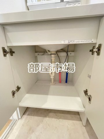 ラヴィデ香風園の洗面所|下部収納