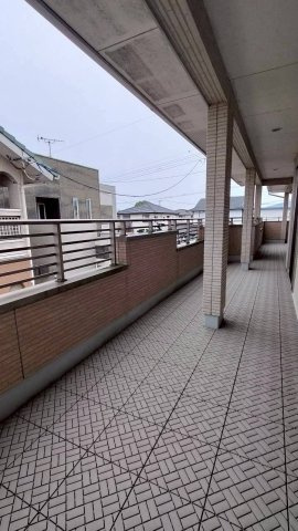 八分字町　中古戸建のバルコニー|お洗濯にも便利なバルコニー付き