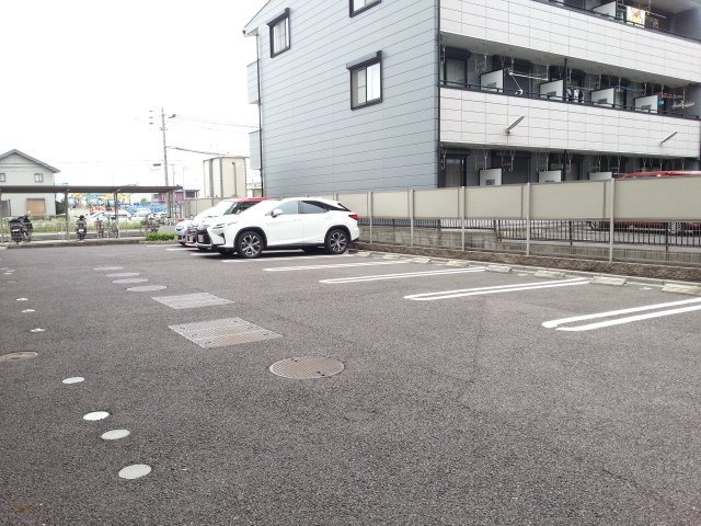 フォルシュ２２の駐車場