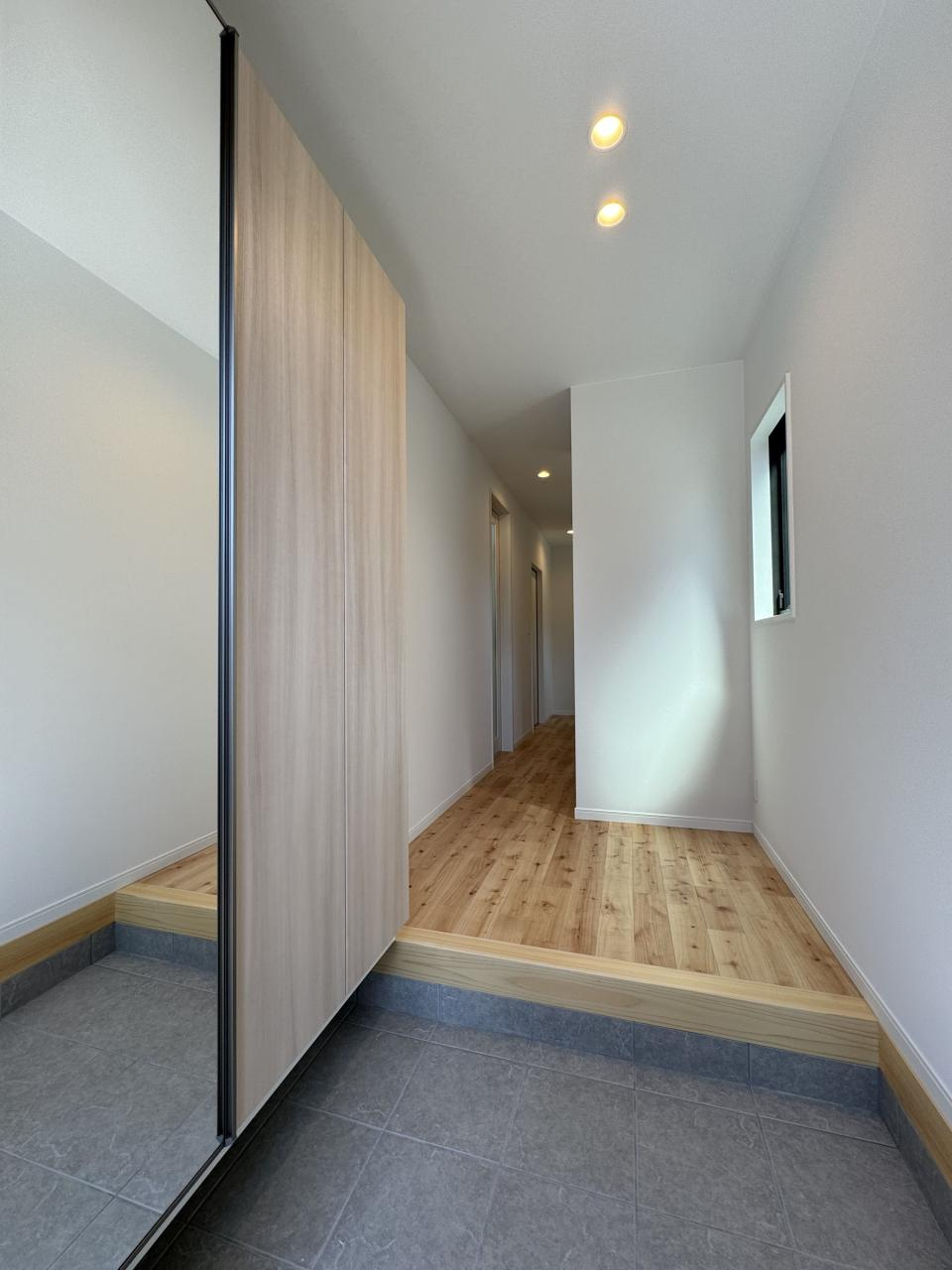 高知市薊野北町4丁目　中古戸建ての玄関|※掲載写真は完成当時に撮影されたものです。
