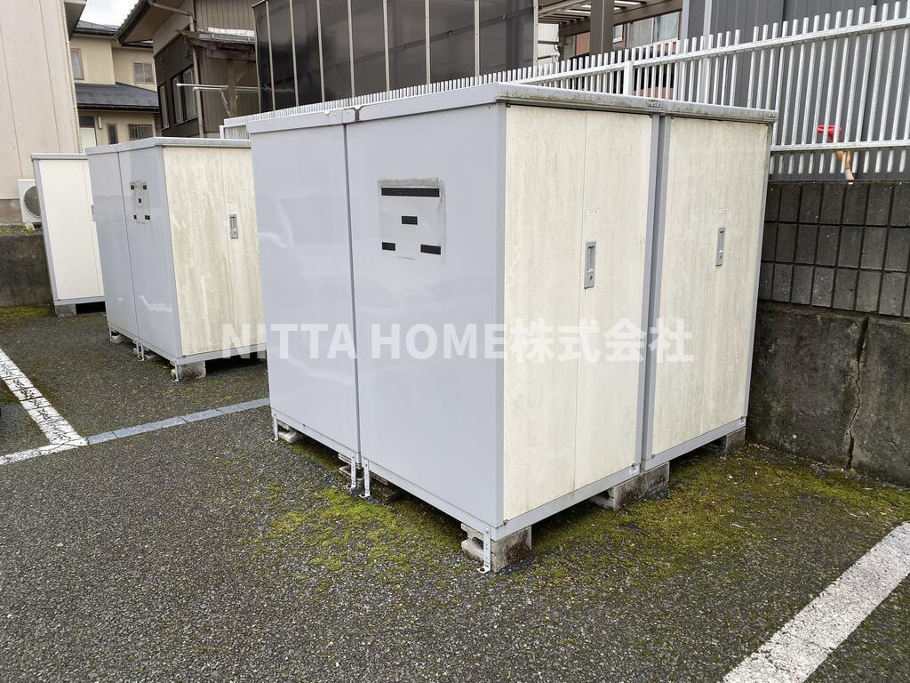 メゾン菖蒲台の設備|外部物置を完備しています◎