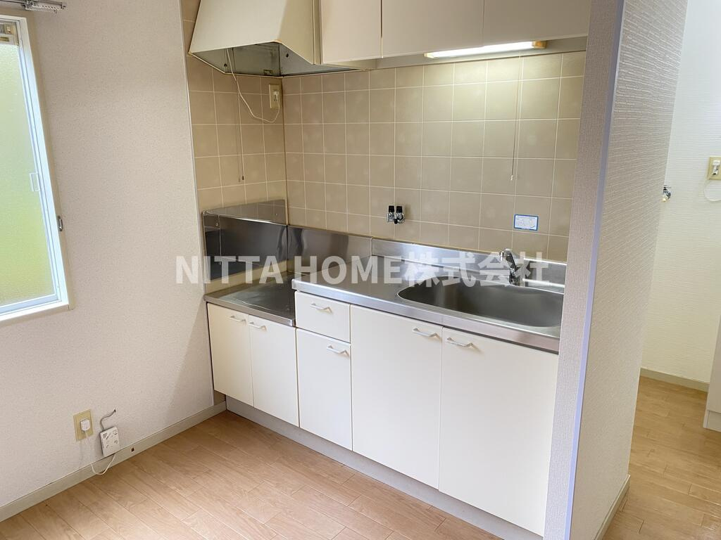 メゾン菖蒲台のキッチン|使いやすいオープンキッチンです♪