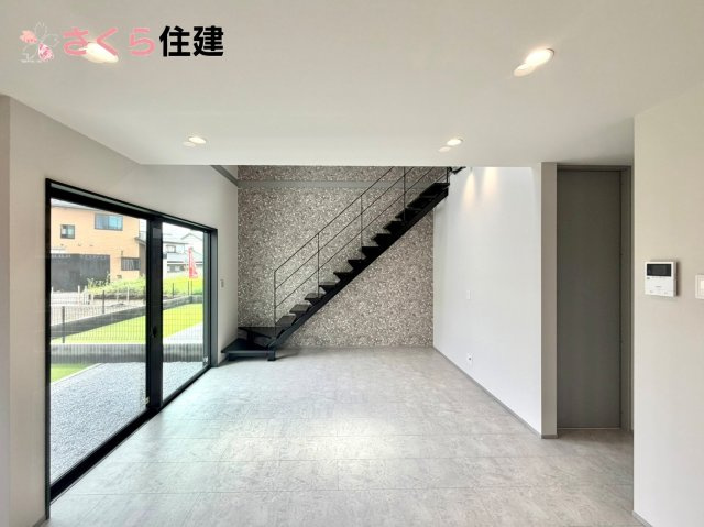 タマタウン細谷町　2号棟の居間・リビング|広々18.9帖LDLは南向きで日当たり良好。ゆったりとした時間の流れる開放的なくつろぎの空間