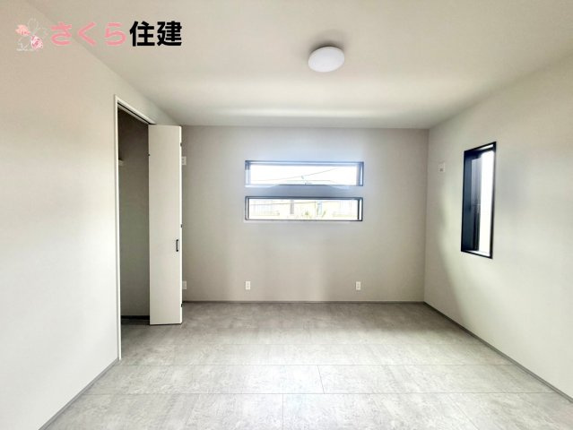 タマタウン細谷町　2号棟の洋室|各部屋に収納あります！荷物が多い子育て世代や、趣味道具の多い方にもうれしいですね！
