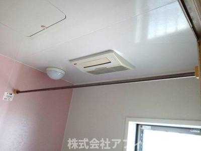 【その他】 | 荒目ハイツ | 浴室換気乾燥機付き　※左右反転イメージ