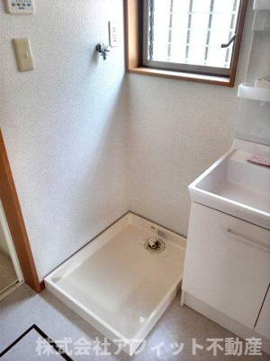 【その他】 | 荒目ハイツ | 室内洗濯機置き場　※左右反転イメージ