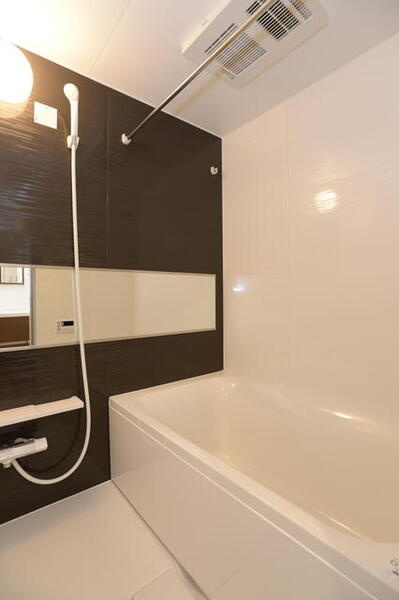 ドゥーエ東池袋の浴室