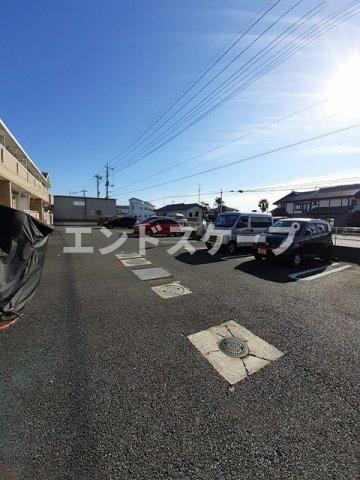 フィオーレの駐車場|高崎、前橋のお部屋探しはエンドスケープまで！お客様の理想お聞かせ下さい♪