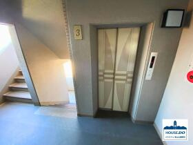 ペット可＆3LDK南西向き住戸！グローリアス本郷のその他共用部分|エレベータ完備