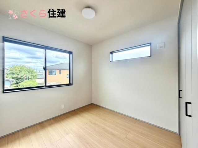 タマタウン細谷町　1号棟の洋室|各部屋に収納あります！荷物が多い子育て世代や、趣味道具の多い方にもうれしいですね！