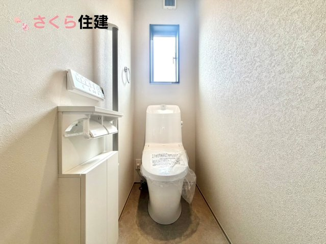 タマタウン細谷町　1号棟のトイレ|トイレは各階完備。夜、トイレに起きても、2階の寝室から1階のトイレに降りる必要はありません。