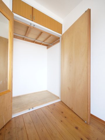 クイーンパレスの収納|※写真は別の部屋のものです。