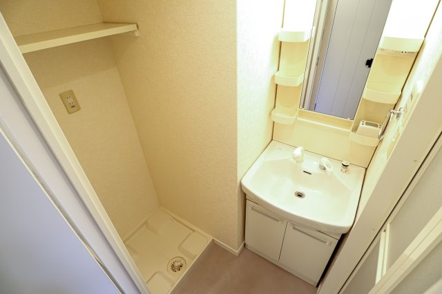 サヴォイスタジオスイーツ　11階の洗面所|別号室のものになります。現状優先。