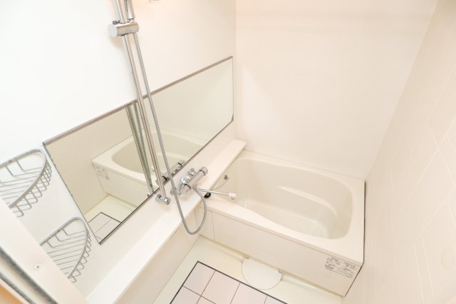 サヴォイスタジオスイーツ　11階の浴室|別号室のものになります。現状優先。