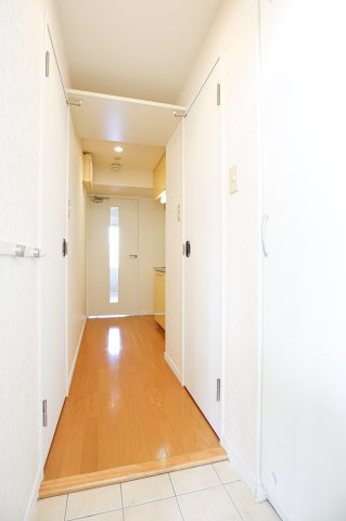 サヴォイスタジオスイーツ　11階の玄関|別号室のものになります。現状優先。