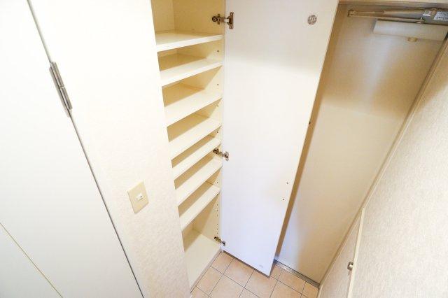 サヴォイスタジオスイーツ　11階の収納|別号室のものになります。現状優先。