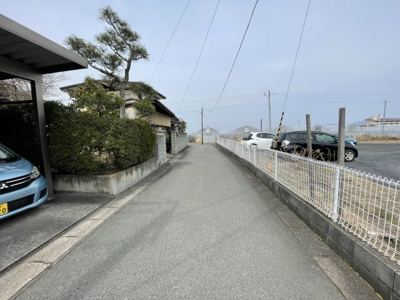 【前面道路含む現地写真】 | 【解体更地渡し物件】山形市飯塚町 | 東側接道