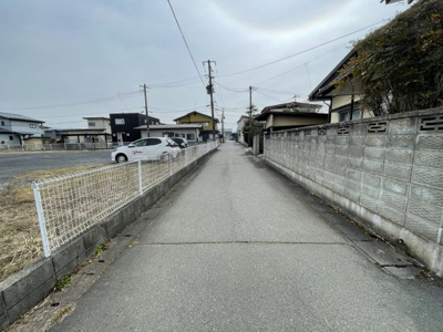 【前面道路含む現地写真】 | 【解体更地渡し物件】山形市飯塚町 | 東側接道