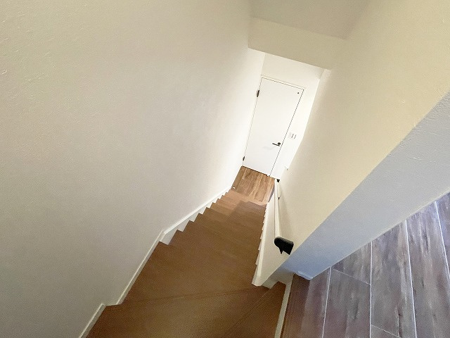 【内装】 | RMF_アールエムエフ | 1階から2階の階段