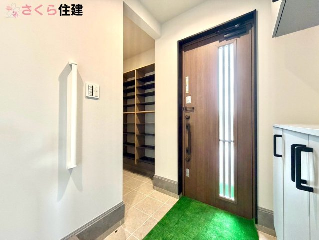 タマタウン細谷町　3号棟の玄関