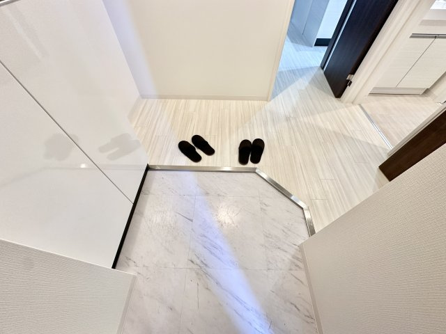 リアライズ呉服町の玄関