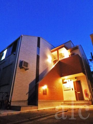 Walea明大前（ワレア）の展望|夜でも明るい照明ですね。