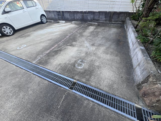 ヴェールパティオの駐車場