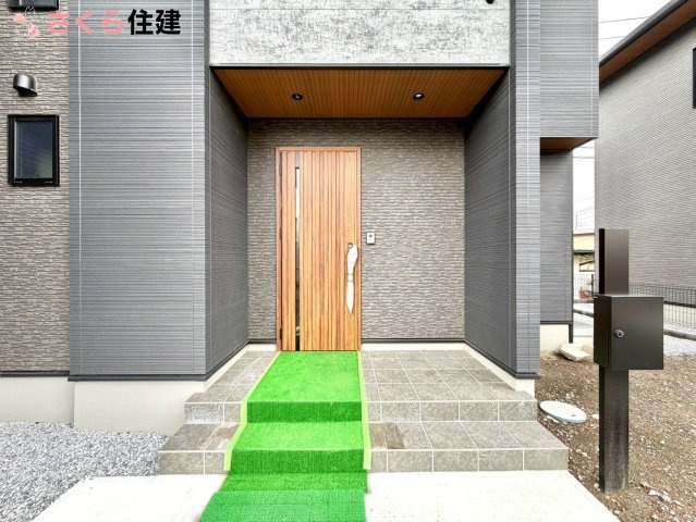 タマタウン滝の原3丁目　1号棟の玄関