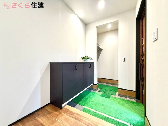 タマタウン滝の原3丁目　1号棟の玄関